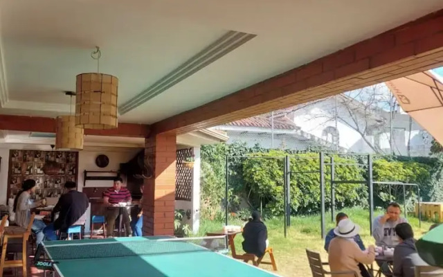 Hostal Mochiliers Bed and Breakfast