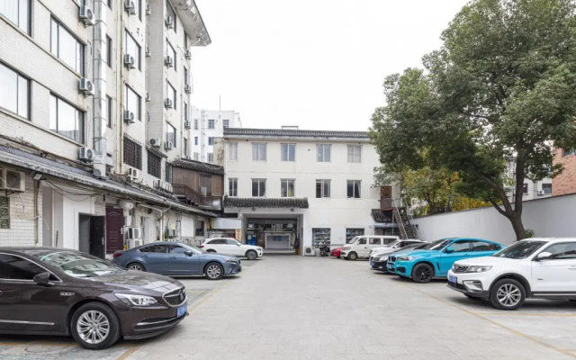 Hanting Suzhou Renmin Bridge South Metro Station Hotel