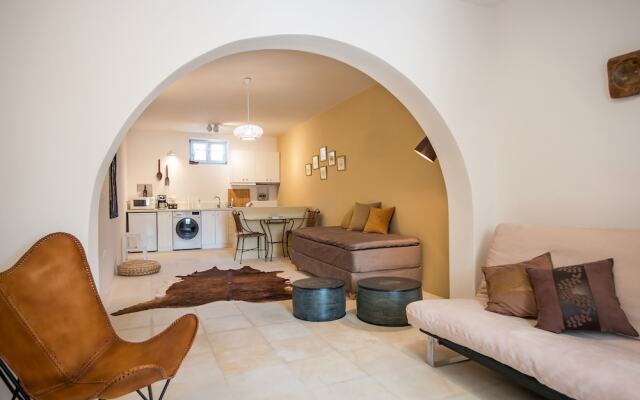 Eclectic island villa - gorgeous sea views, garden by VillaRentalsgr