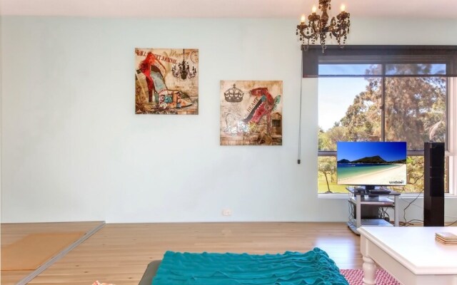 The Helm, Unit 7, 22 Voyager Close