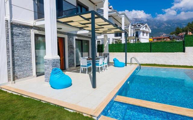 Hisar 2 - 4 Bedroom Holiday Villa in Hisarönü