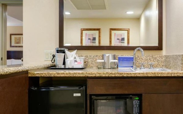 Buena Park Grand Hotel & Suites