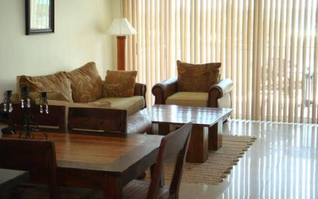 Deluxe Two-bedroom Condo - Pri 8497