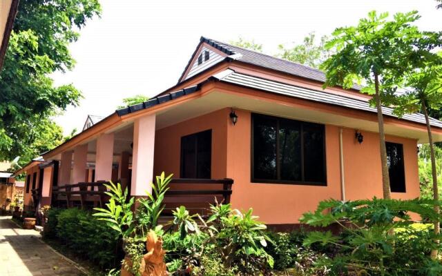 Phalaburi Resort by dreamhouse