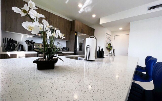 Green Luxurious 5BD Jungle House by FL Keys MIA
