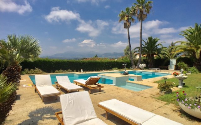 Villa Provence Pool & View