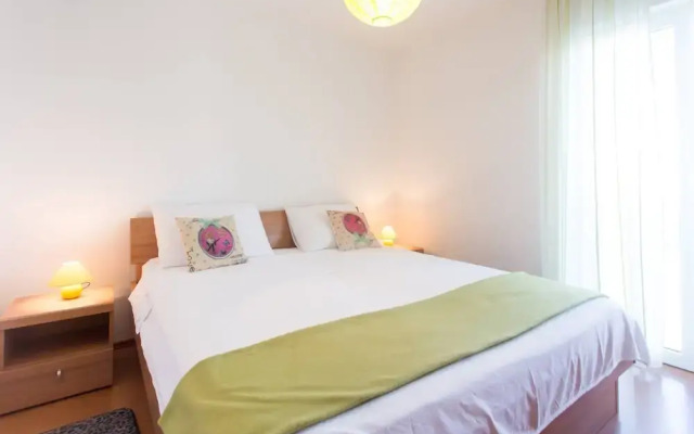 Charming Apartments With Private Balcony and City View Seget Donji