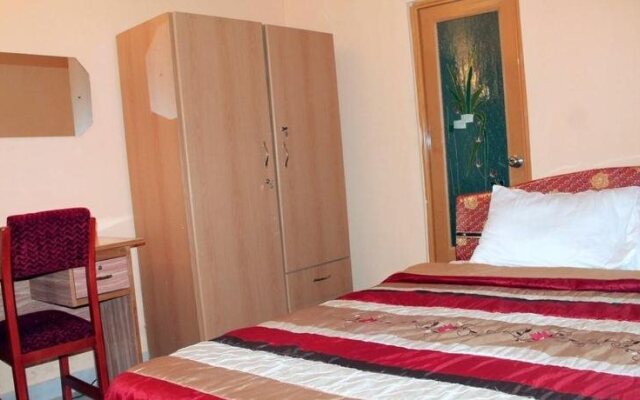 Biney's Apartment Hotel