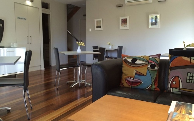 Chaucer Palms Boutique Bed & Breakfast – Guest Rooms – Newcastle