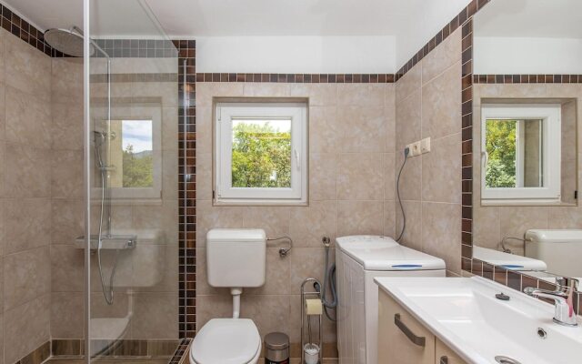 Stunning Home in Smrika With Wifi and 3 Bedrooms