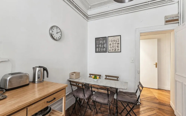 4BR Stylish Stay in the Heart of Marais