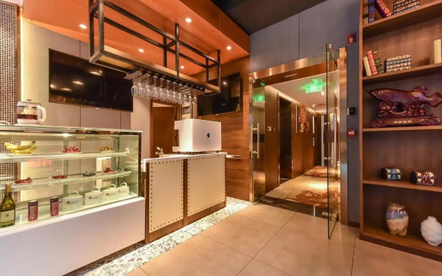 James Joyce Coffetel (Beijing South Railway Station Yongdingmenwai Subway Station)