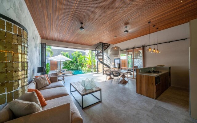 Luxury Private Loft, 2 BR, Canggu With Staff
