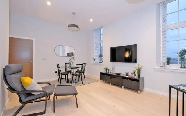Stunning Central Two Bedroom Executive Apartment
