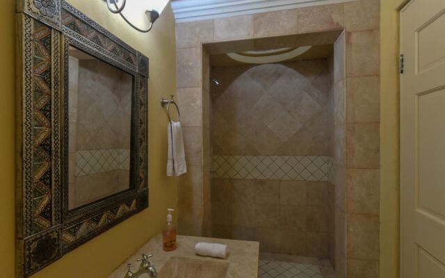 Ocean View 4BR Villa Steps From Cabo: Villa Haydee