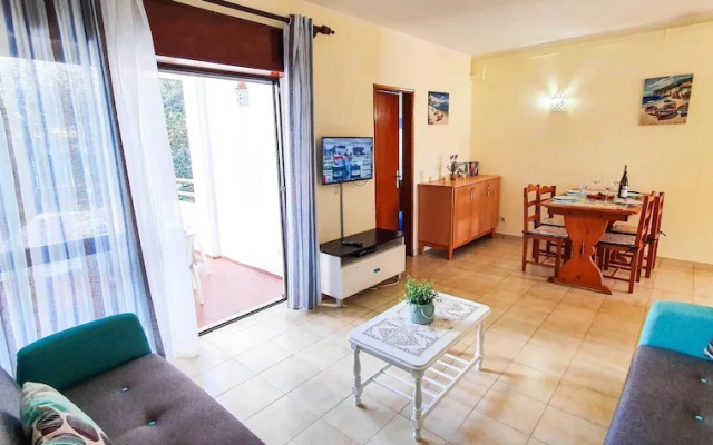 Apartment - Sleeps 2, Parking & Pool Access