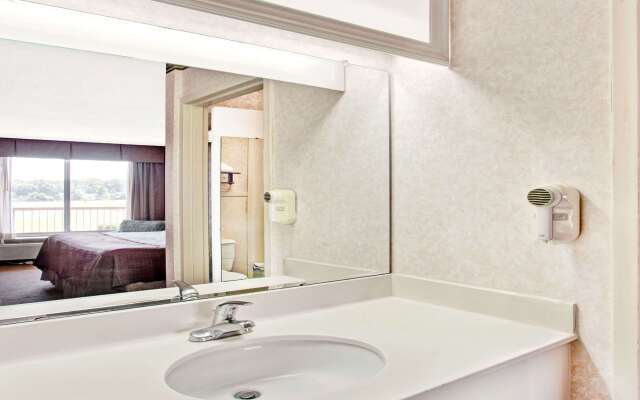 Days Inn by Wyndham Forrest City