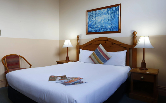 The Melbourne Hotel