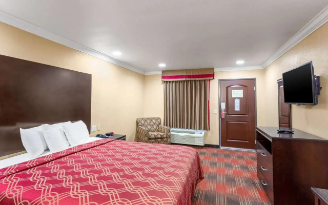 Econo Lodge Inn & Suites Escondido Downtown