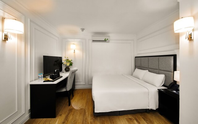 Kin Hotel Ly Tu Trong