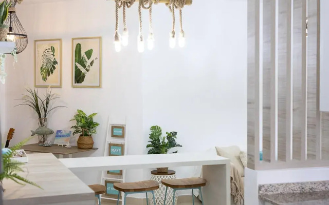 The Farallon Beach Condo by Acomodo