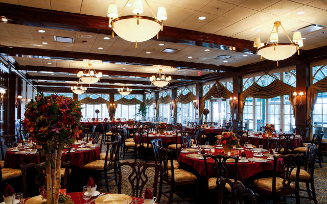 The Drake Oak Brook, Autograph Collection
