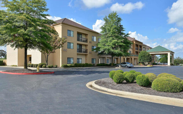 Courtyard Bentonville