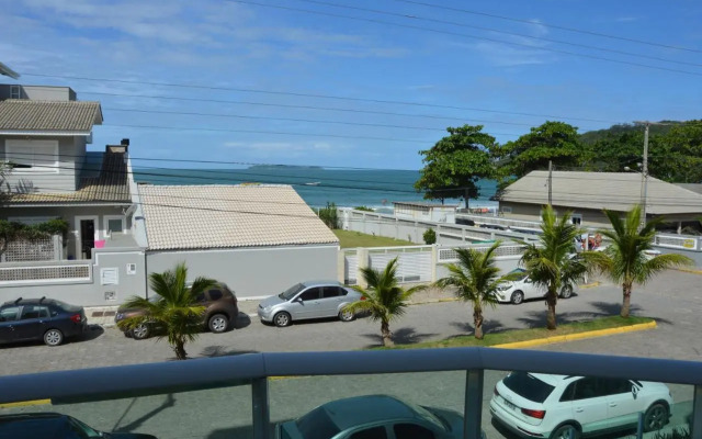 Belíssimo apto 2 suítes com vista para o mar