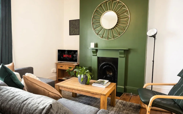 Stunning 1 Bedroom Apartment - Plymouth