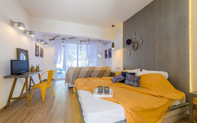Kouros Home Hotel