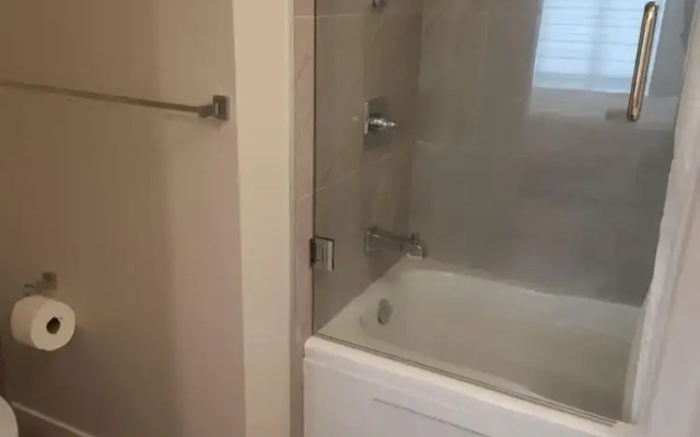 Signature Airport Proximity suite