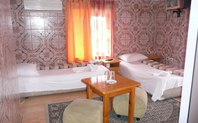 Shans 2 Hostel