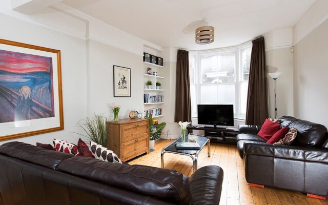 Spacious 6BR House near Trendy Brixton