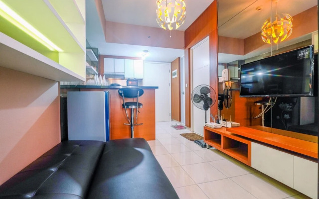 Modern 2BR Apartment for 4 Pax at Springlake Summarecon