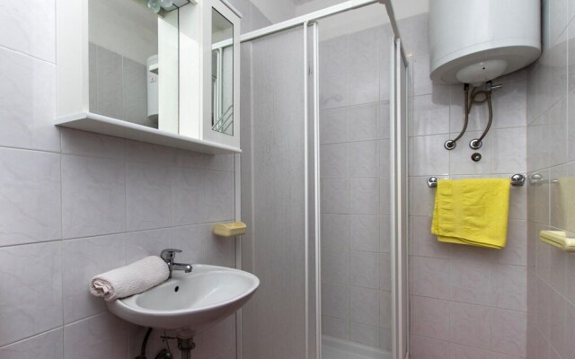 Amazing Home in Kapelica With Wifi and 2 Bedrooms