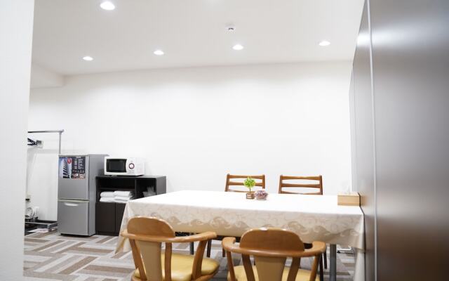 Metro Hanazonocho Apartment 1