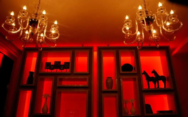 Two Rooms Hotel