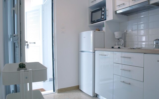 Breeze One Bedroom Apartment by BluPine