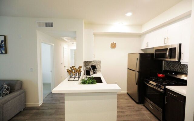 Hollywood Walk Residences