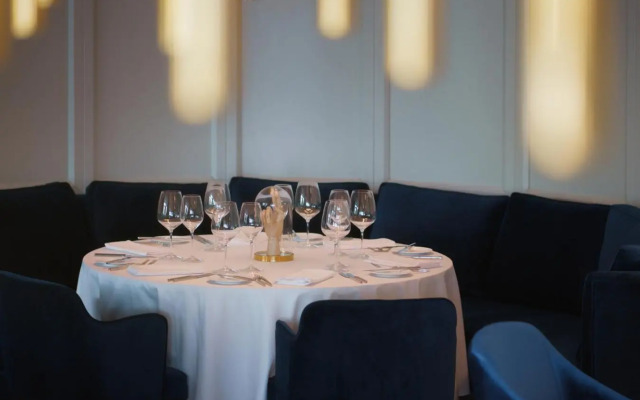 Astor Garden Hotel