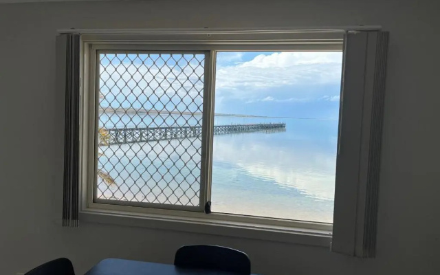 Beachside & Jetty View Apartment 7 - Sea Eagle Nest Apartment