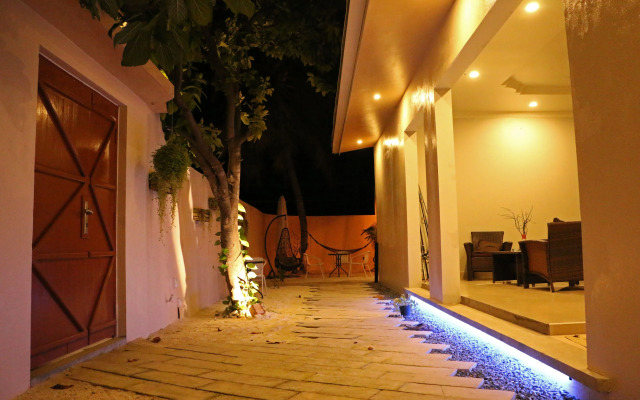 Omadhoo Inn