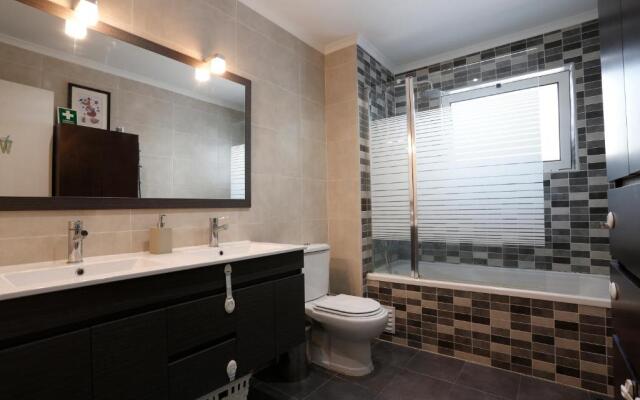 Stay like a local @ Almada cozy apartment