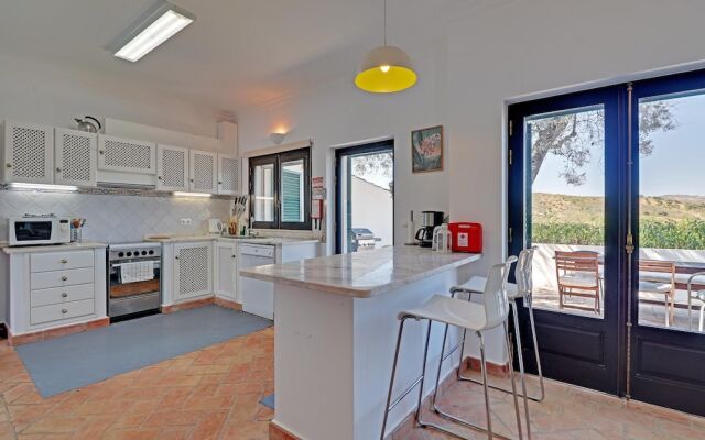 Villa Eiras Altas Grande by Portucasa