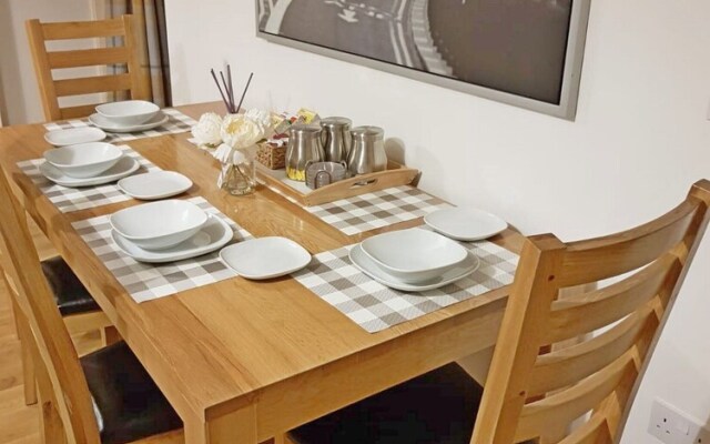 Reading Town Centre Courtyard View Serviced Apartment