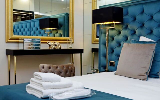 Trevi Diamond Luxury Suites & Jacuzzi