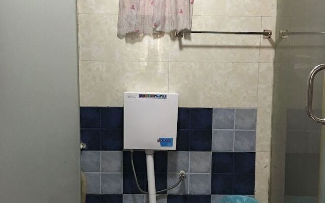 Fenghuang Little Bear Family Guest House