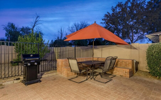 Spacious Updated 2 Masters POOL