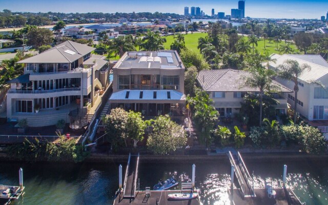 Bali Island Villa in Surfers Paradise