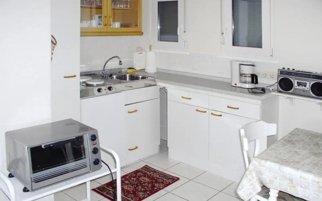 Twin Bungalow at Black Lake, Schwarz